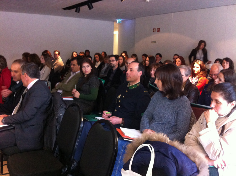 Workshop do consumo de drogas no cérebro dos adolescentes